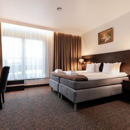 Adoryal Hotell Talin Exterior foto