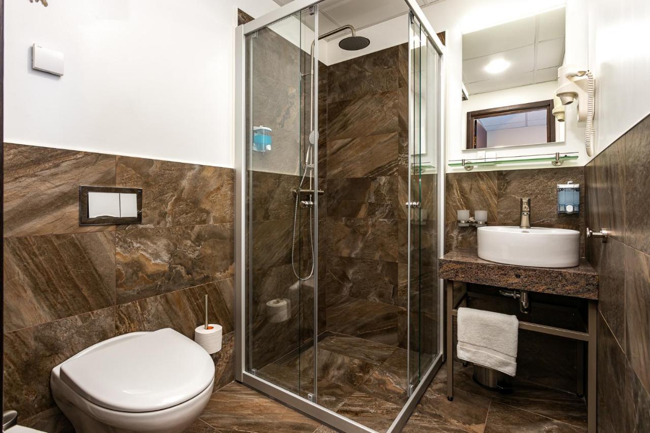 Adoryal Hotell Talin Exterior foto