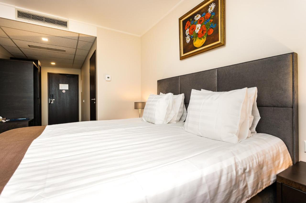 Adoryal Hotell Talin Exterior foto