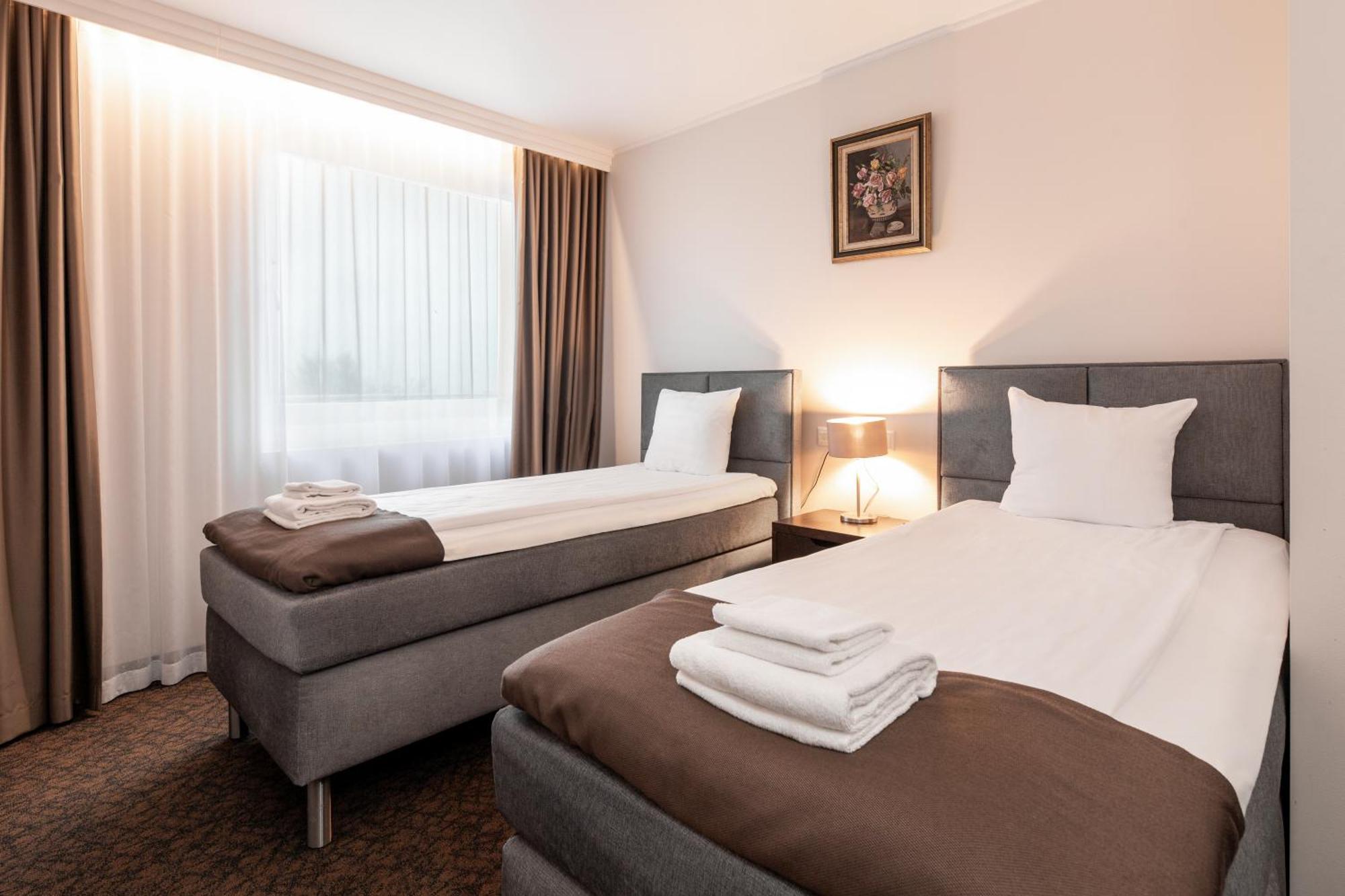Adoryal Hotell Talin Exterior foto